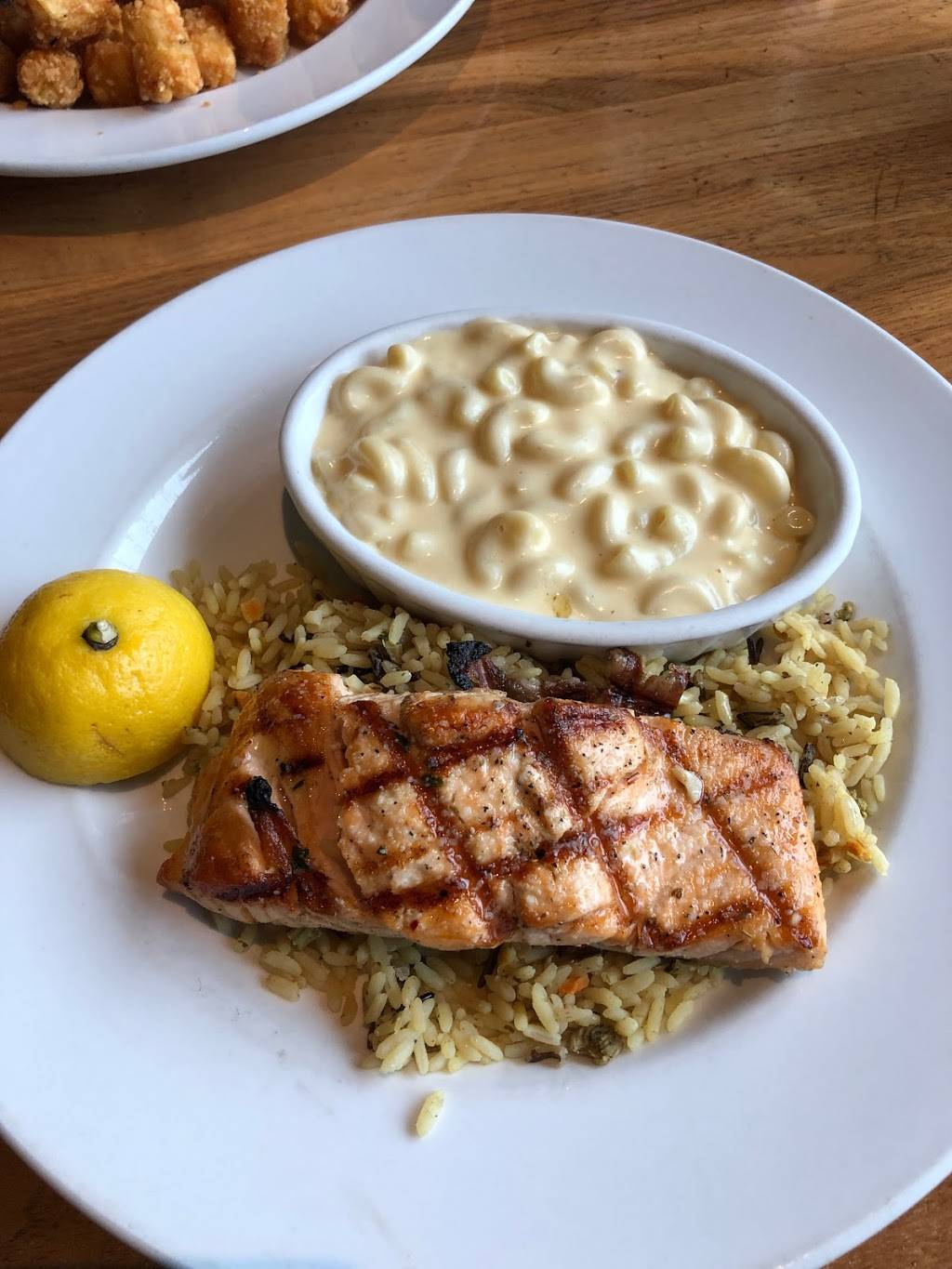 Fieldhouse Social | restaurant | 2525 University Commons Way, Knoxville, TN 37919, USA | 8655254481 OR +1 865-525-4481