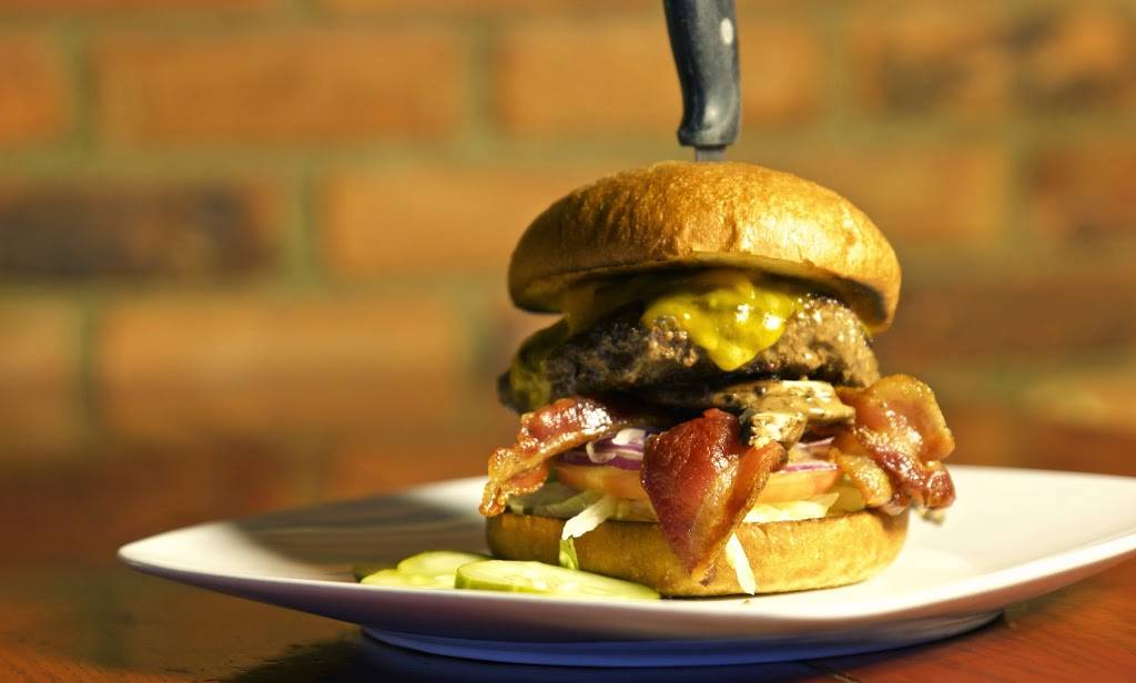 Bogart’z Food & Spirits | restaurant | 17441 Mack Ave, Detroit, MI 48224, USA | 3138853995 OR +1 313-885-3995