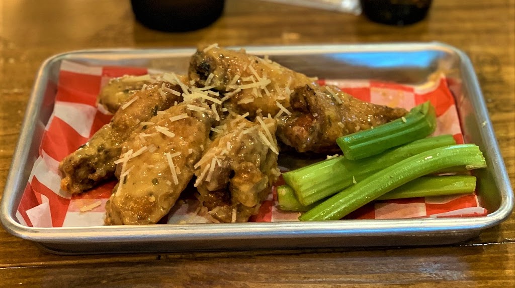 Wingabels | restaurant | 1639 Broadway, San Antonio, TX 78215, USA | 2104449425 OR +1 210-444-9425
