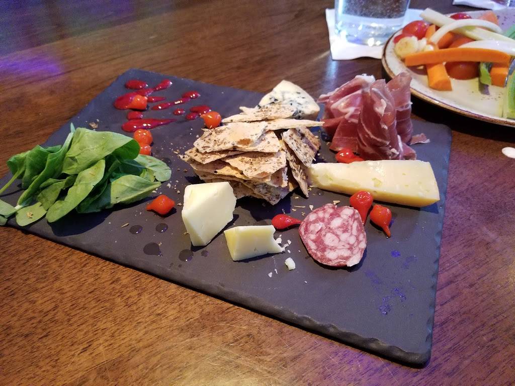 The Roost | restaurant | Topnotch Resort, 4000 Mountain Rd, Stowe, VT 05672, USA | 8022536471 OR +1 802-253-6471