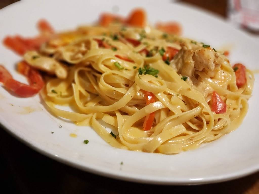 TGI Fridays | restaurant | 716 Sunrise Hwy, Rockville Centre, NY 11570, USA | 5165949074 OR +1 516-594-9074