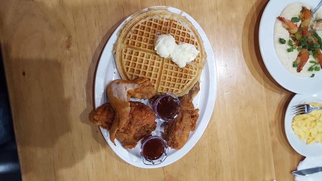 Kuzzos Chicken & Waffles | restaurant | 19345 Livernois, Detroit, MI 48221, USA | 3138610229 OR +1 313-861-0229