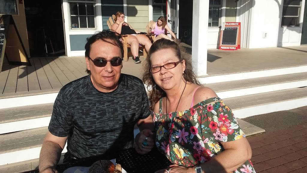 Off The Hook | restaurant | 16 Central Ave, Dunkirk, NY 14048, USA | 7163636010 OR +1 716-363-6010