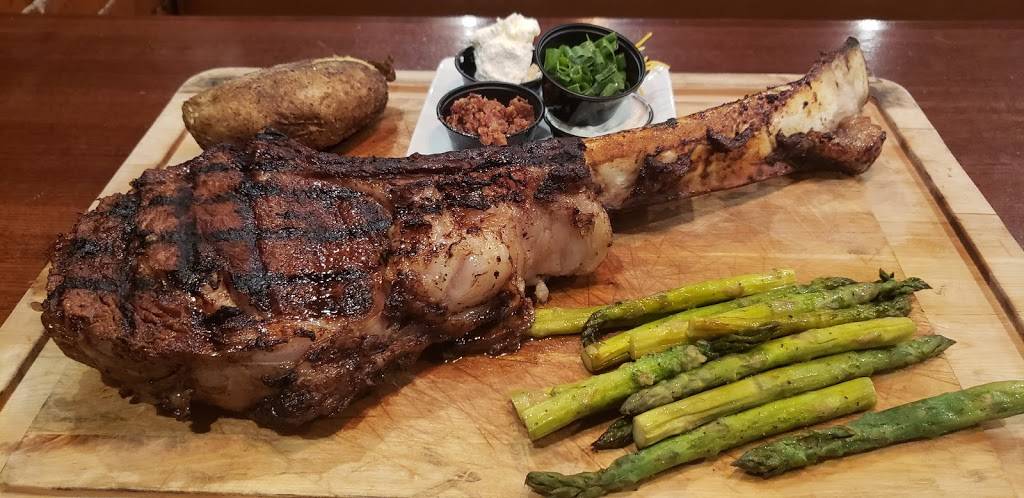 Shindigs Bar & Grill | restaurant | 500 Main St, Winfield, KS 67156, USA | 6202214782 OR +1 620-221-4782