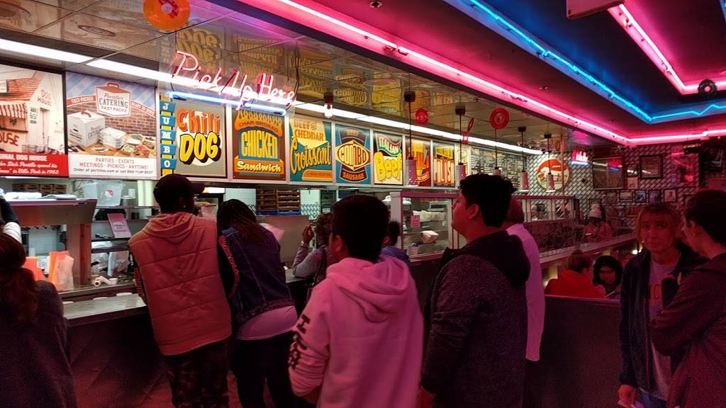 Portillos Hot Dogs | meal takeaway | 7740 W Roosevelt Rd, Forest Park, IL 60130, USA | 7083837557 OR +1 708-383-7557