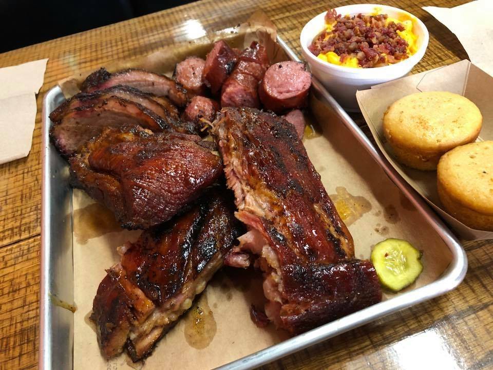 Crossroads Barbecue | restaurant | 5330 W Saginaw Hwy, Lansing, MI 48917, USA | 5176270555 OR +1 517-627-0555