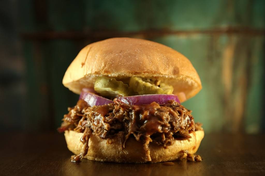 Cousins Bar-B-Q | restaurant | Woodmont North, 6262 McCart Ave, Fort Worth, TX 76133, USA | 8173462511 OR +1 817-346-2511