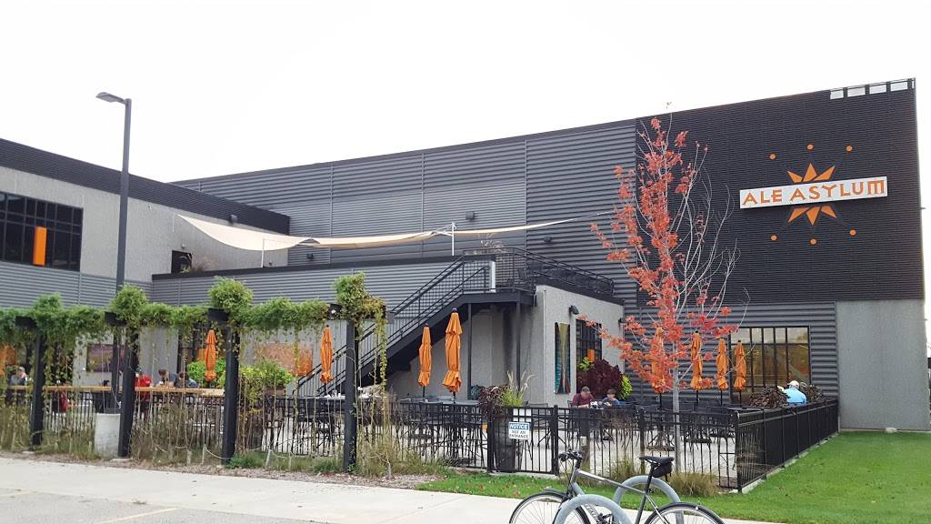 Ale Asylum | restaurant | 2002 Pankratz St, Madison, WI 53704, USA | 6086633926 OR +1 608-663-3926