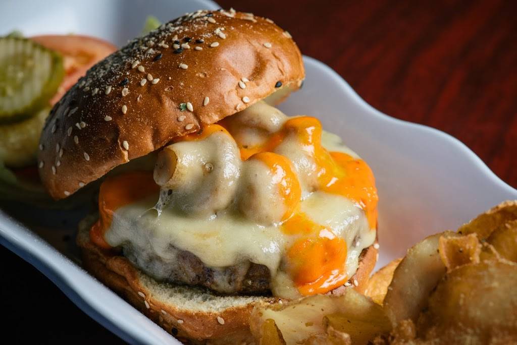 Crosstown Pub & Grill Naperville | restaurant | 909 E Ogden Ave, Naperville, IL 60563, USA | 6303579775 OR +1 630-357-9775