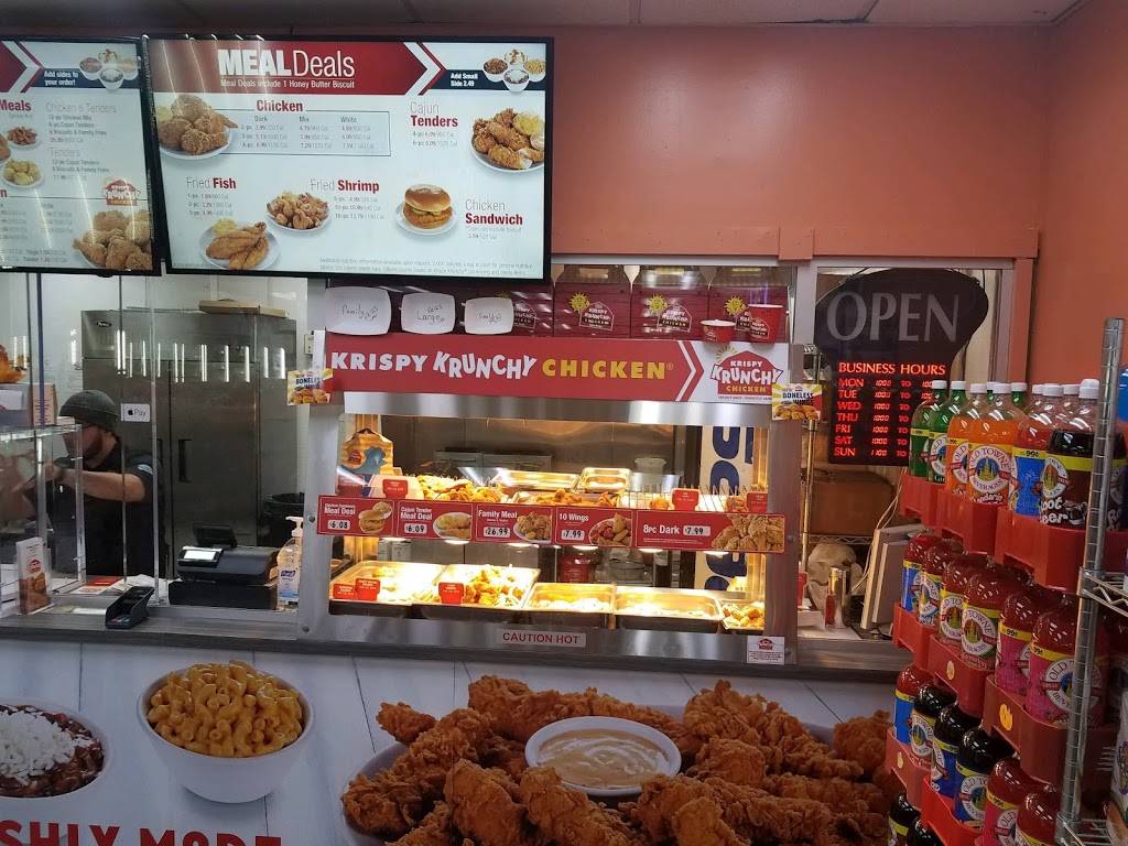 Krispy krunchy chicken | restaurant | 21740 Fenkell Ave, Detroit, MI 48223, USA | 3133558830 OR +1 313-355-8830