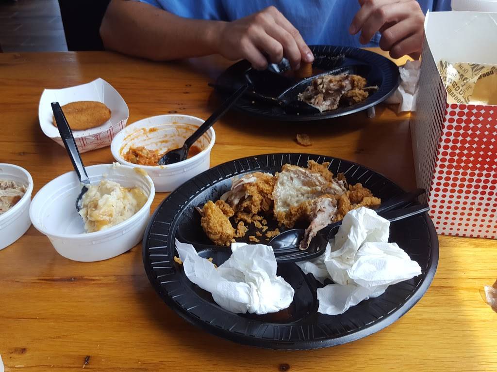 Moores Olde Tyme Barbeque Chicken & Seafood | restaurant | 2043 Central Park Dr, Winterville, NC 28590, USA | 2523534227 OR +1 252-353-4227