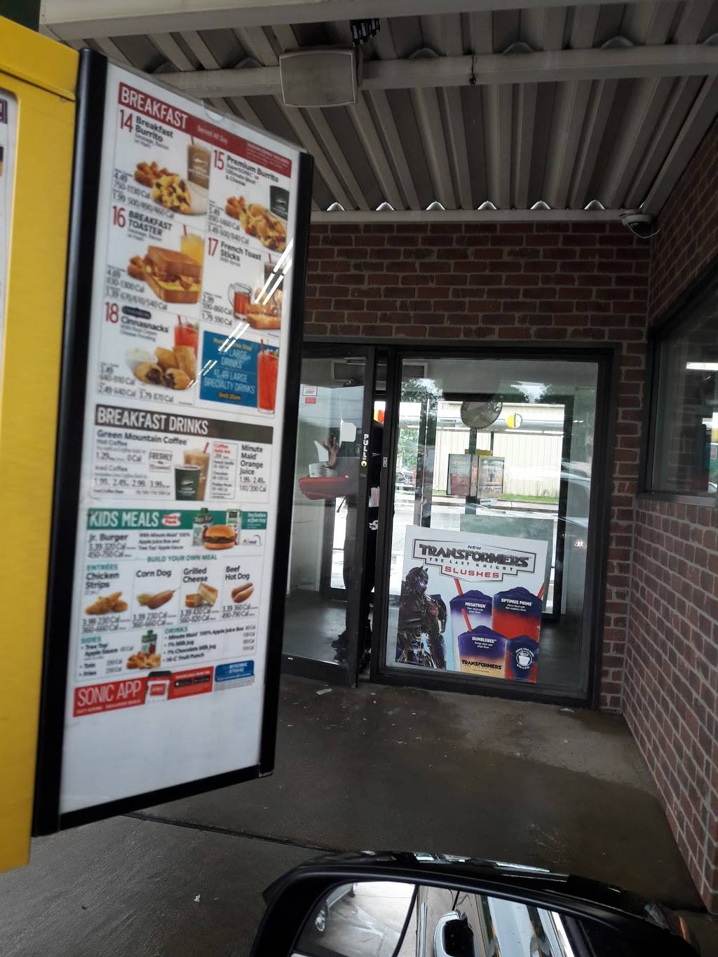 Sonic Drive-In | restaurant | 3285 E Shelby Dr, Memphis, TN 38118, USA | 9013660527 OR +1 901-366-0527
