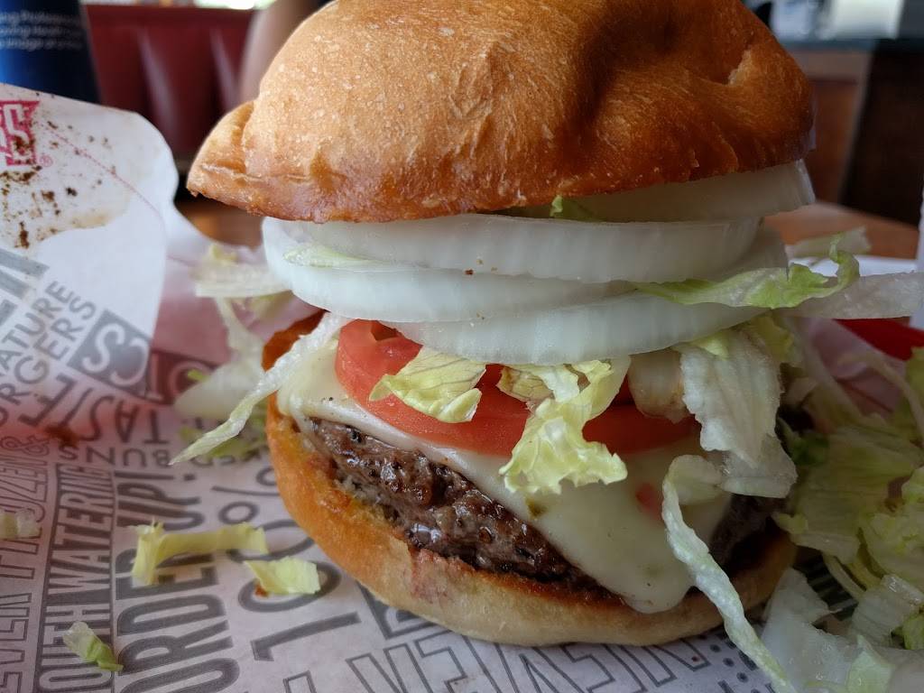 Fuddruckers | restaurant | 15400 N Kendall Dr, Miami, FL 33196, USA | 3053808340 OR +1 305-380-8340