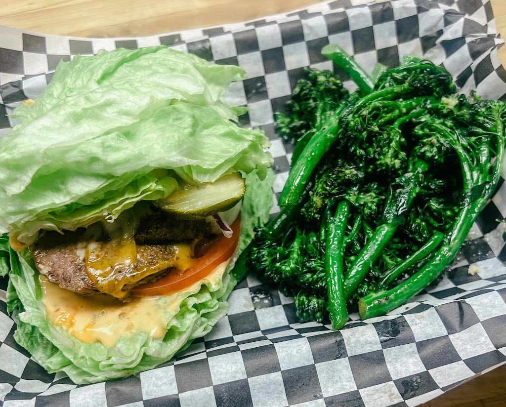 Speedy Burger Tavern | restaurant | 100 Easy St, Carefree, AZ 85377, USA | 6024923138 OR +1 602-492-3138