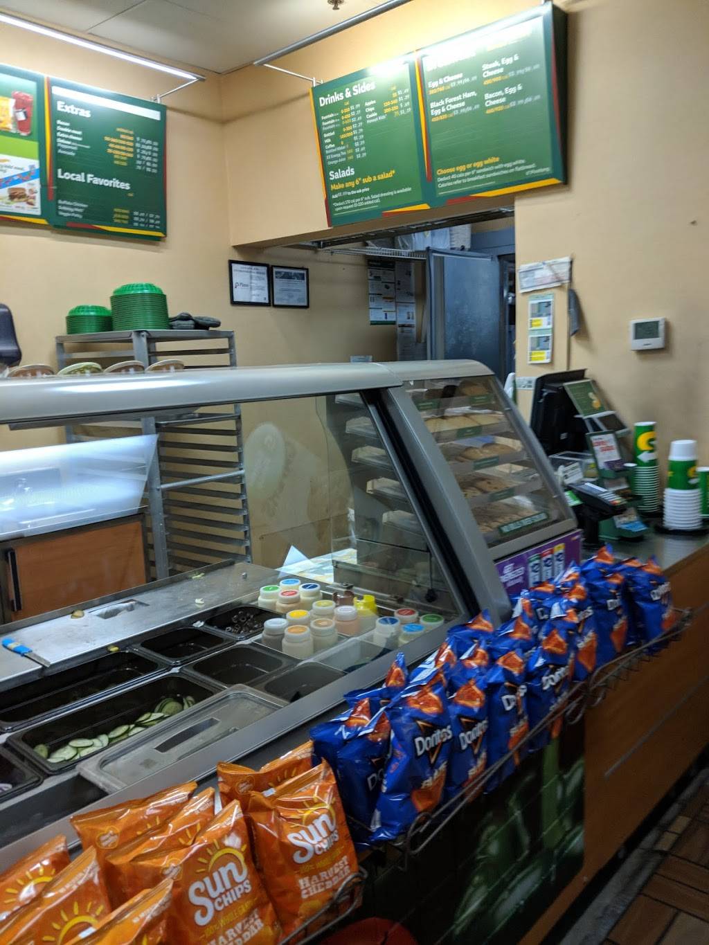 Subway | restaurant | Exxon Tiger Mart, 5960 W Parker Rd Suite 290, Plano, TX 75093, USA | 9723789488 OR +1 972-378-9488