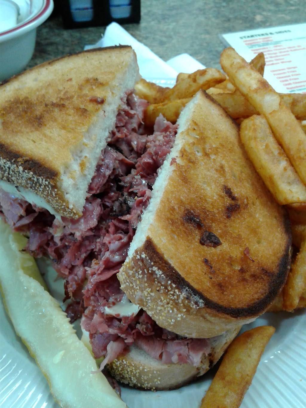 Classic Coney Grill | restaurant | 24041 Dequindre Rd, Hazel Park, MI 48030, USA | 2485842220 OR +1 248-584-2220