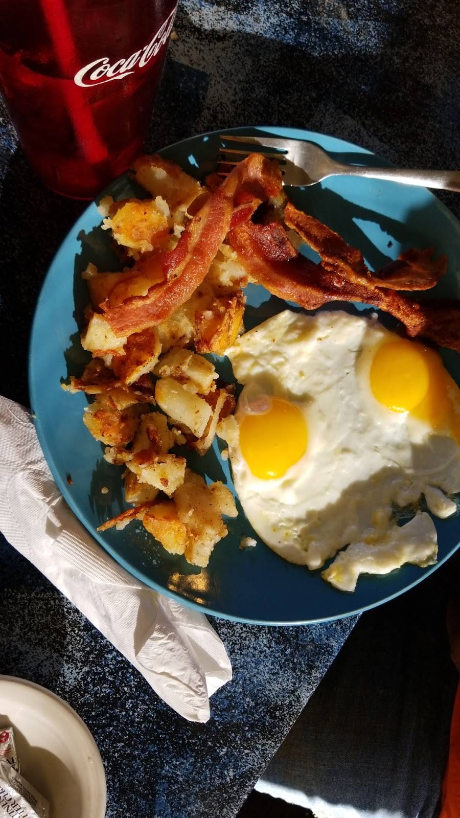 Grannys Griddle | restaurant | 5624 E Apple Ave, Muskegon, MI 49442, USA | 2315636742 OR +1 231-563-6742