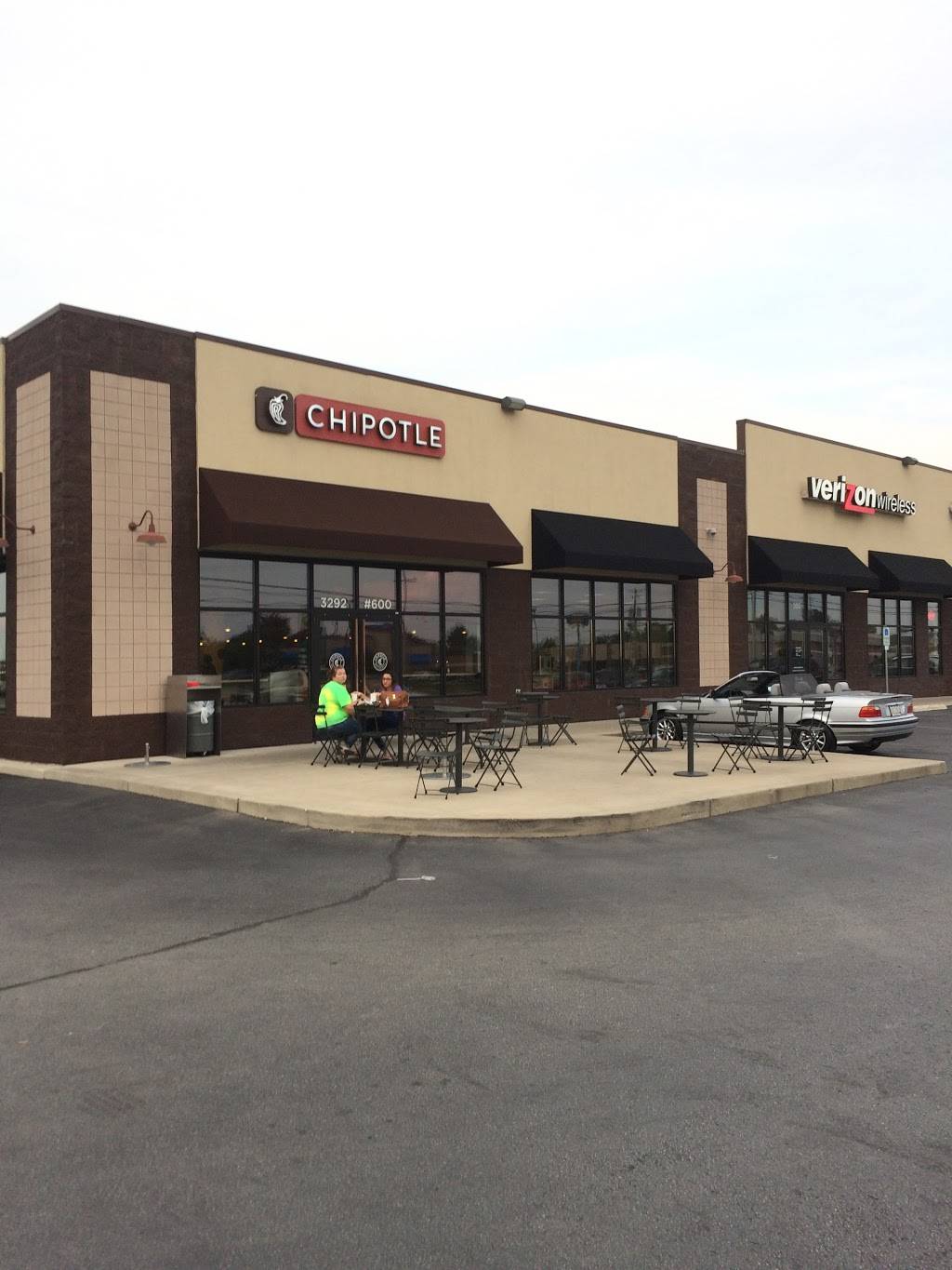 Chipotle Mexican Grill | restaurant | 3292 Elida Rd Ste 100, Lima, OH 45805, USA | 4192213825 OR +1 419-221-3825