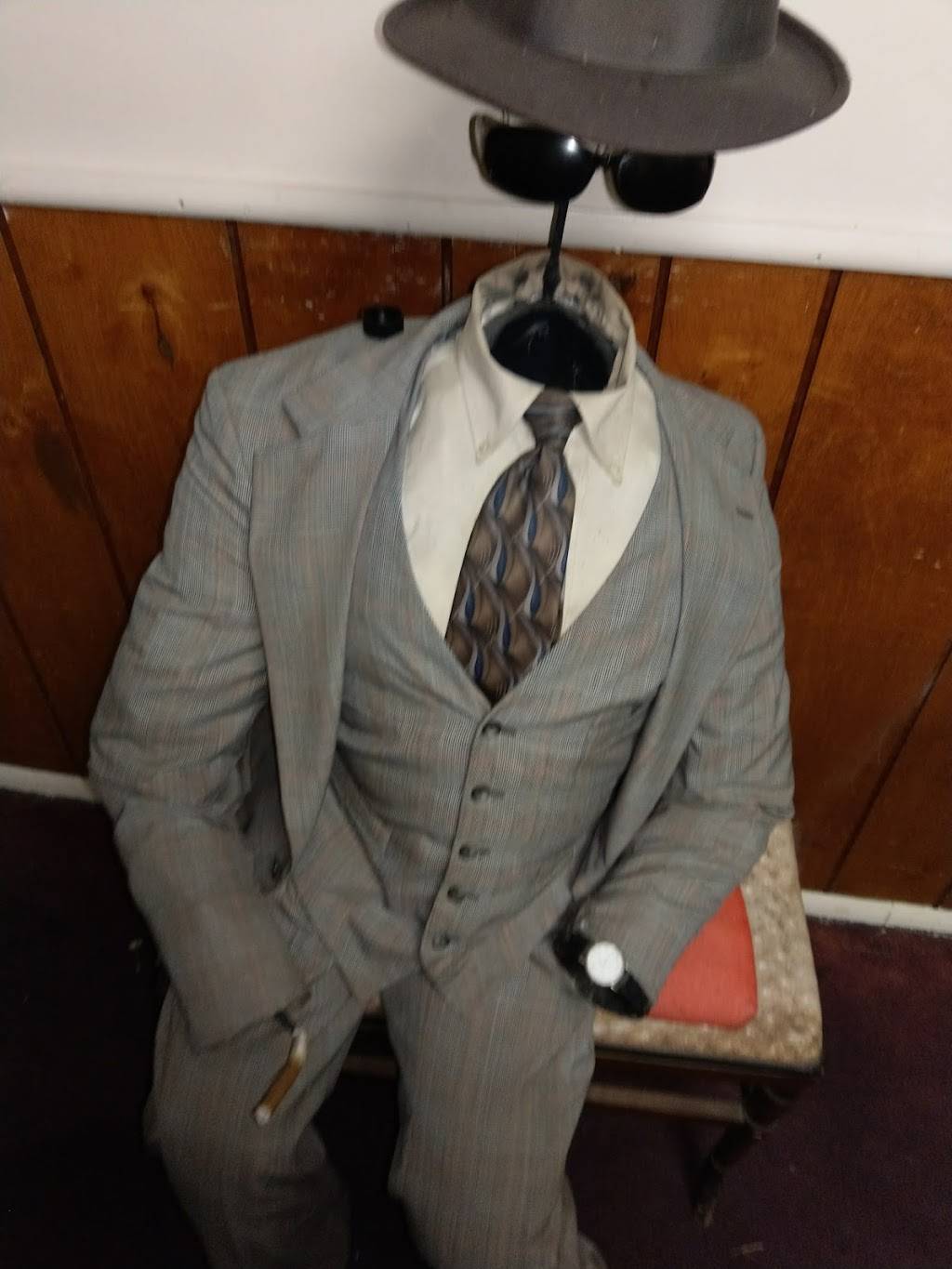 Wings & Stuff | restaurant | 7514 Cedar Ave, Cleveland, OH 44103, USA | 2168029464 OR +1 216-802-9464