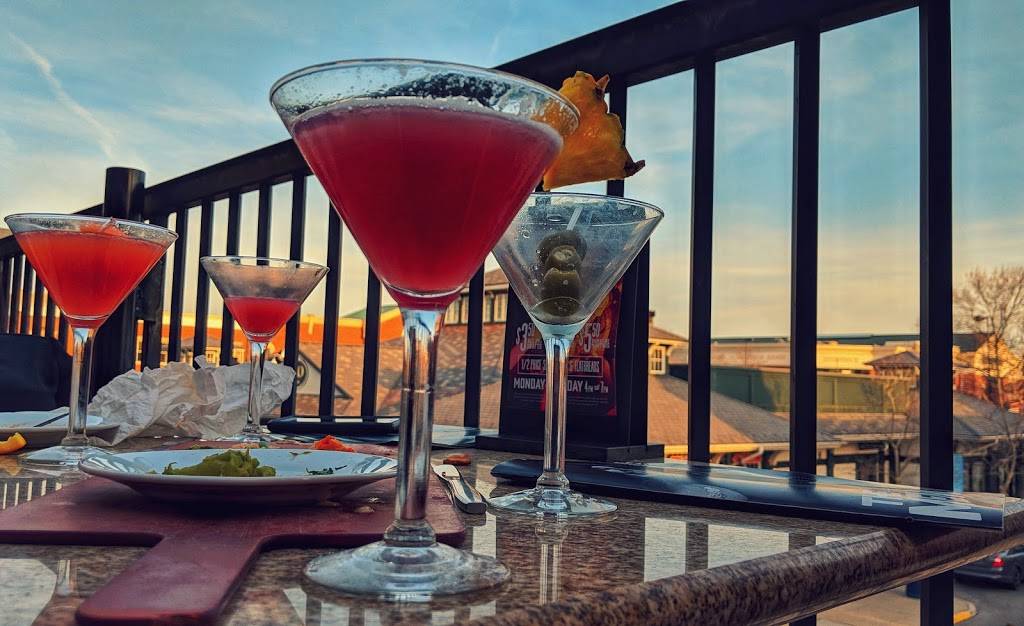 Bar Louie - Easton Town Center | night club | 3970 Easton Station, Columbus, OH 43219, USA | 6144754800 OR +1 614-475-4800