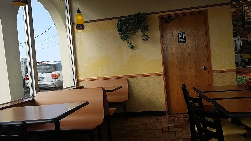 Subway Restaurants | restaurant | 5586 North Frwy, Store # 28, Northtown Plaza, Houston, TX 77076, USA | 7136915533 OR +1 713-691-5533