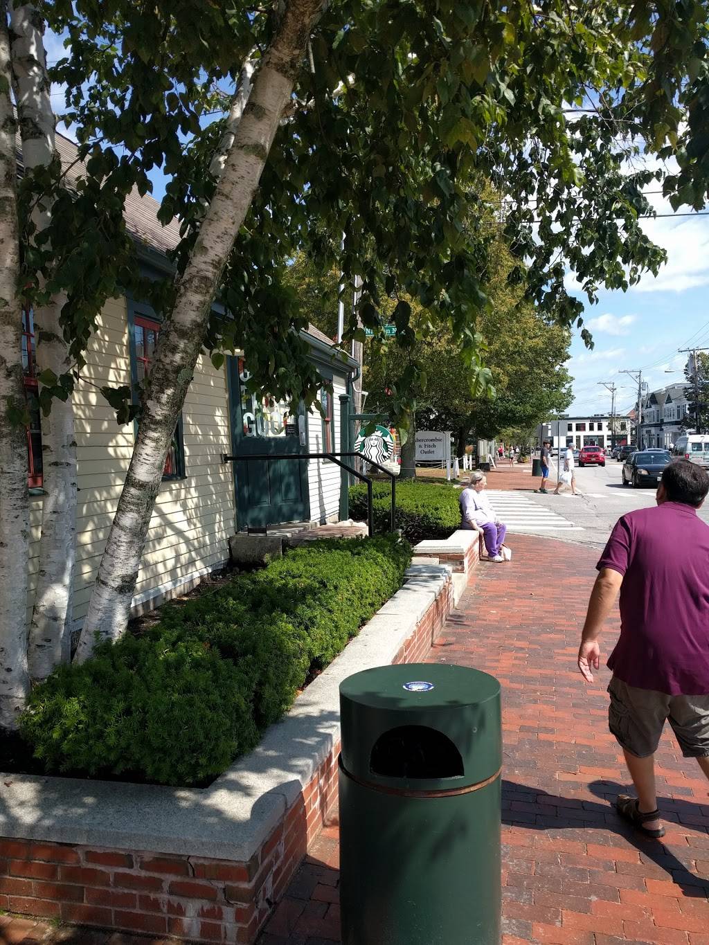 Starbucks | cafe | 49 Main St, Freeport, ME 04032, USA | 2078653221 OR +1 207-865-3221