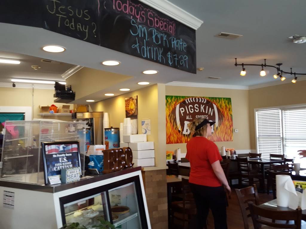 Pigskin All Sports BBQ | restaurant | 400 Nance Ford Rd SW, Hartselle, AL 35640, USA | 2567545055 OR +1 256-754-5055