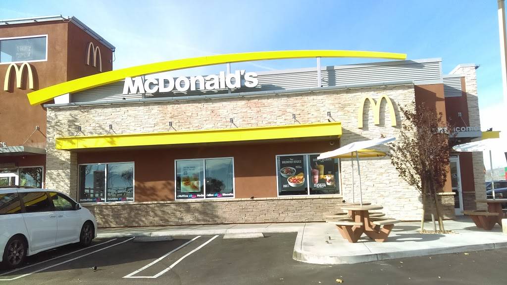 McDonalds | cafe | 5852 Dennis McCarthy Dr, Lebec, CA 93243, USA | 6618582127 OR +1 661-858-2127