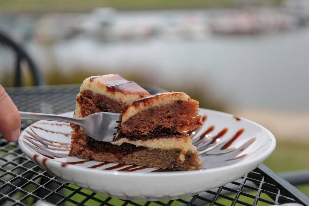 Red Dog Grill | restaurant | 411 Great Loop E Dr, Ottawa, IL 61350, USA | 8154344406 OR +1 815-434-4406