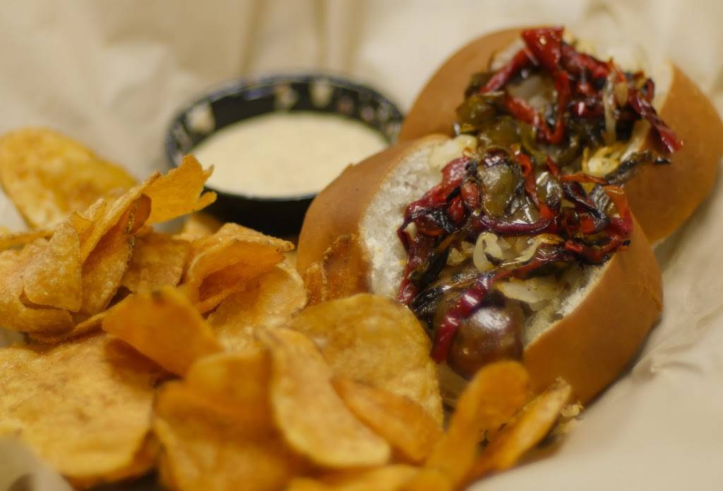 Thirsty Dog East Bank | restaurant | 1085 Old River Rd, Cleveland, OH 44113, USA | 2165231501 OR +1 216-523-1501