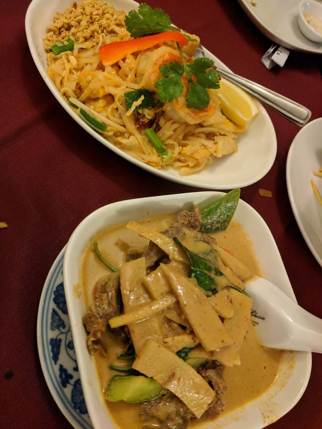 Sorn Thai Restaurant | restaurant | 2550 Yonge St, Toronto, ON M4P 2J2, Canada | 4163223563 OR +1 416-322-3563