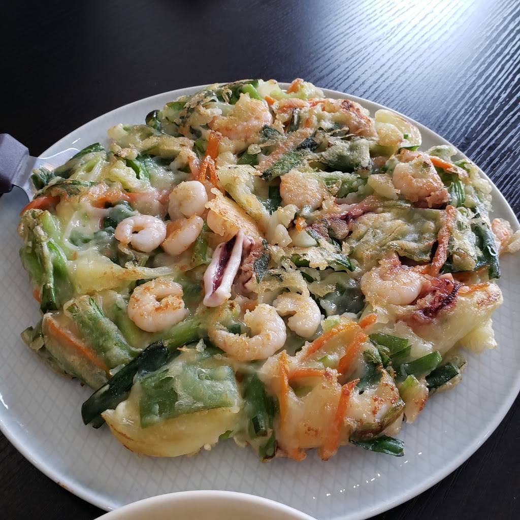 Maht Korean Restaurant | restaurant | 726 Somerset St W, Ottawa, ON K1R 6P8, Canada | 6136807268 OR +1 613-680-7268