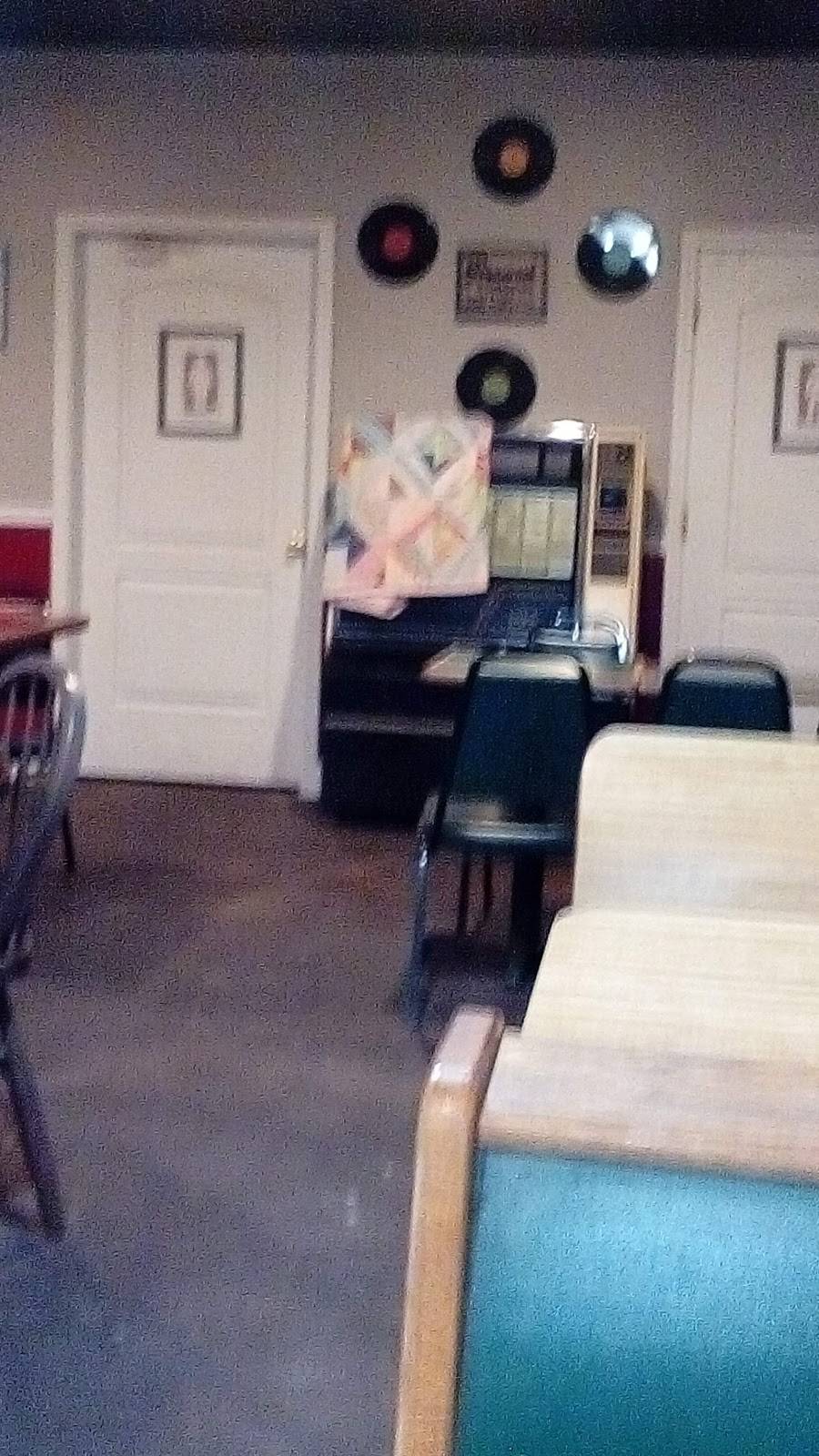 The Bull Pen | restaurant | 18657 AL-68, Crossville, AL 35962, USA | 2565612170 OR +1 256-561-2170