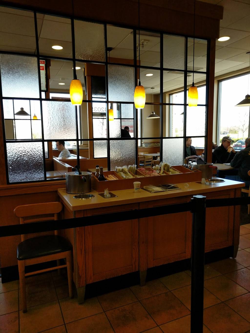 Wendys | restaurant | 42035 Village Center Plaza, Stone Ridge, VA 20105, USA | 7033272119 OR +1 703-327-2119