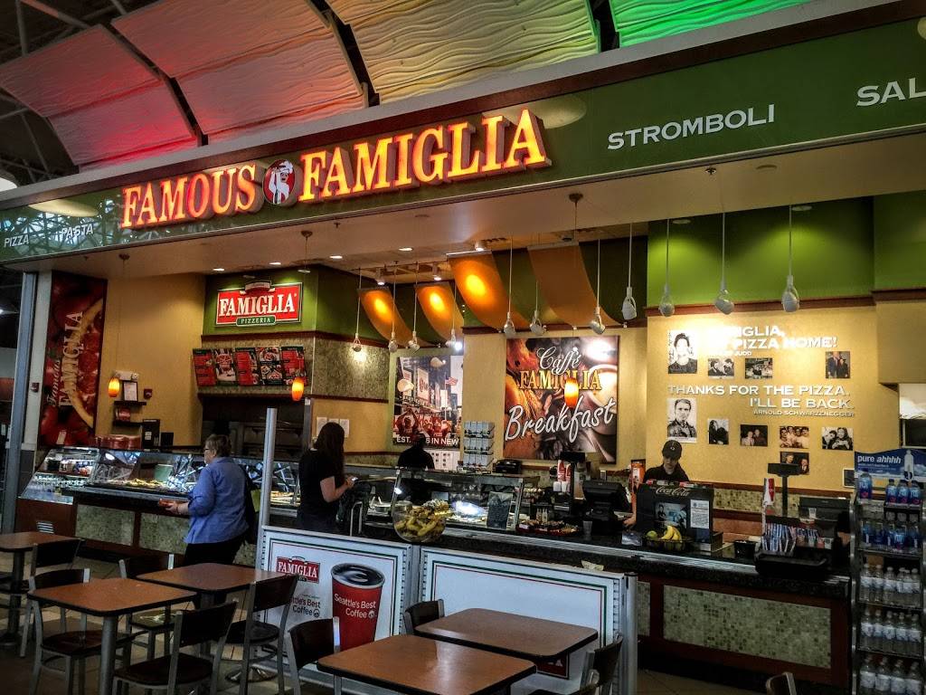 Famous Famiglia Pizzeria | restaurant | 5300 S Howell Ave, Milwaukee, WI 53207, USA | 4147475252 OR +1 414-747-5252