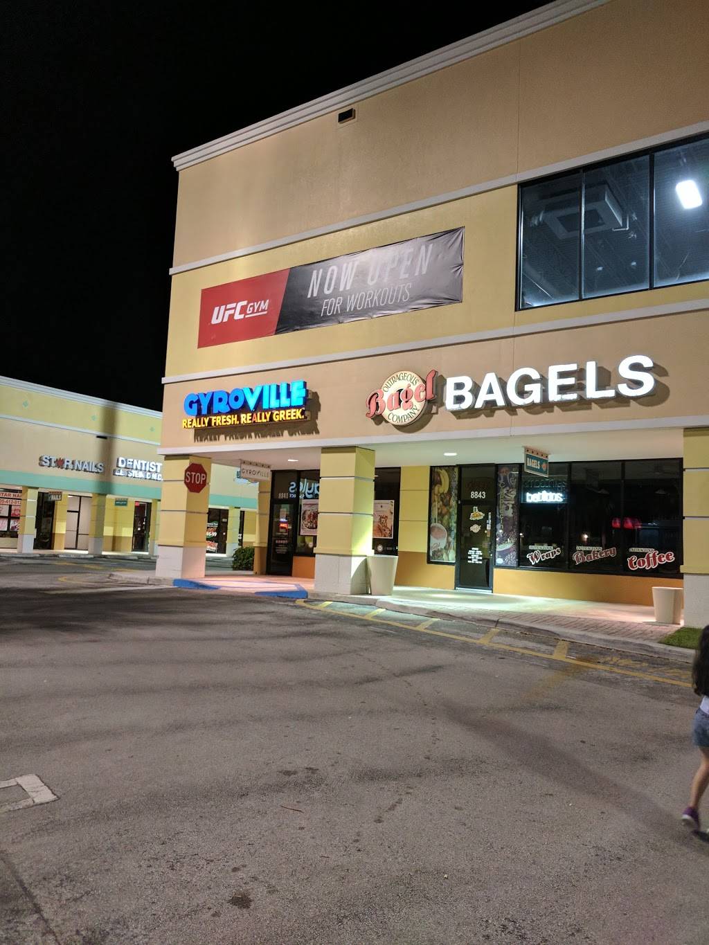 Gyroville | restaurant | 8841 SW 107th Ave, Miami, FL 33176, USA | 3054120401 OR +1 305-412-0401