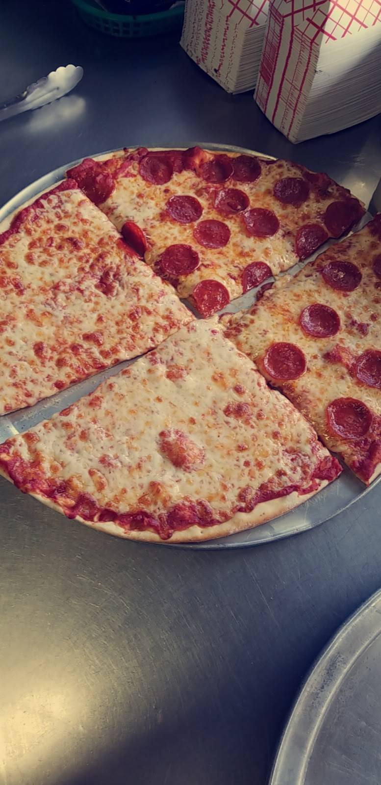 Wilmington Pizzeria | restaurant | 205 E Baltimore St, Wilmington, IL 60481, USA | 8154767011 OR +1 815-476-7011