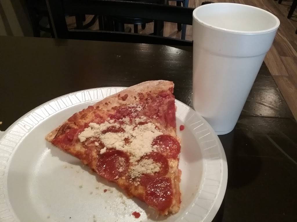 2 Guys Pizza of Carbondale | restaurant | 715 N Giant City Rd #8, Carbondale, IL 62901, USA | 6185292020 OR +1 618-529-2020