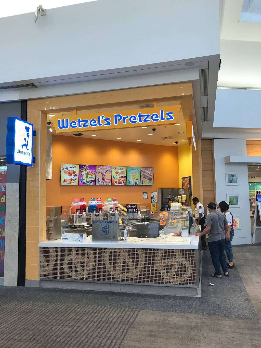 Auntie Annes | cafe | 2200 Eastridge Mall Dr space 1096, San Jose, CA 95122, USA | 4085310357 OR +1 408-531-0357