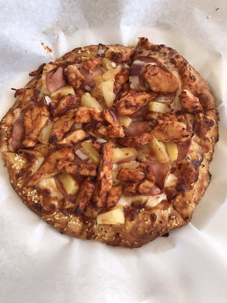 Uptown Pizza | restaurant | 2200 Outlet Center Dr #440, Oxnard, CA 93036, USA | 8059834151 OR +1 805-983-4151