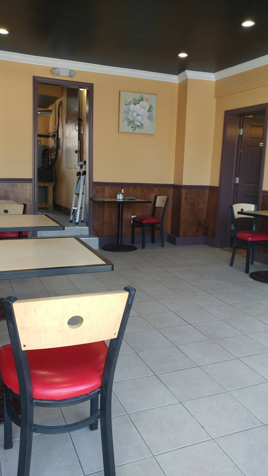 Armandos Deli y Pupusería | restaurant | 76 E Merrick Rd, Freeport, NY 11520, USA | 5166328989 OR +1 516-632-8989