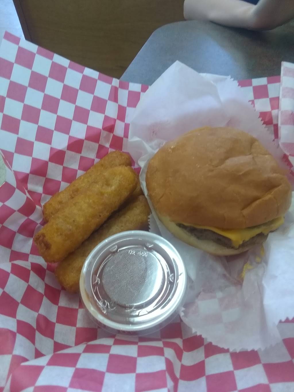 Speers Dairy Bar | restaurant | 20785 Seminary St, Hollow Rock, TN 38342, USA | 7312520500 OR +1 731-252-0500