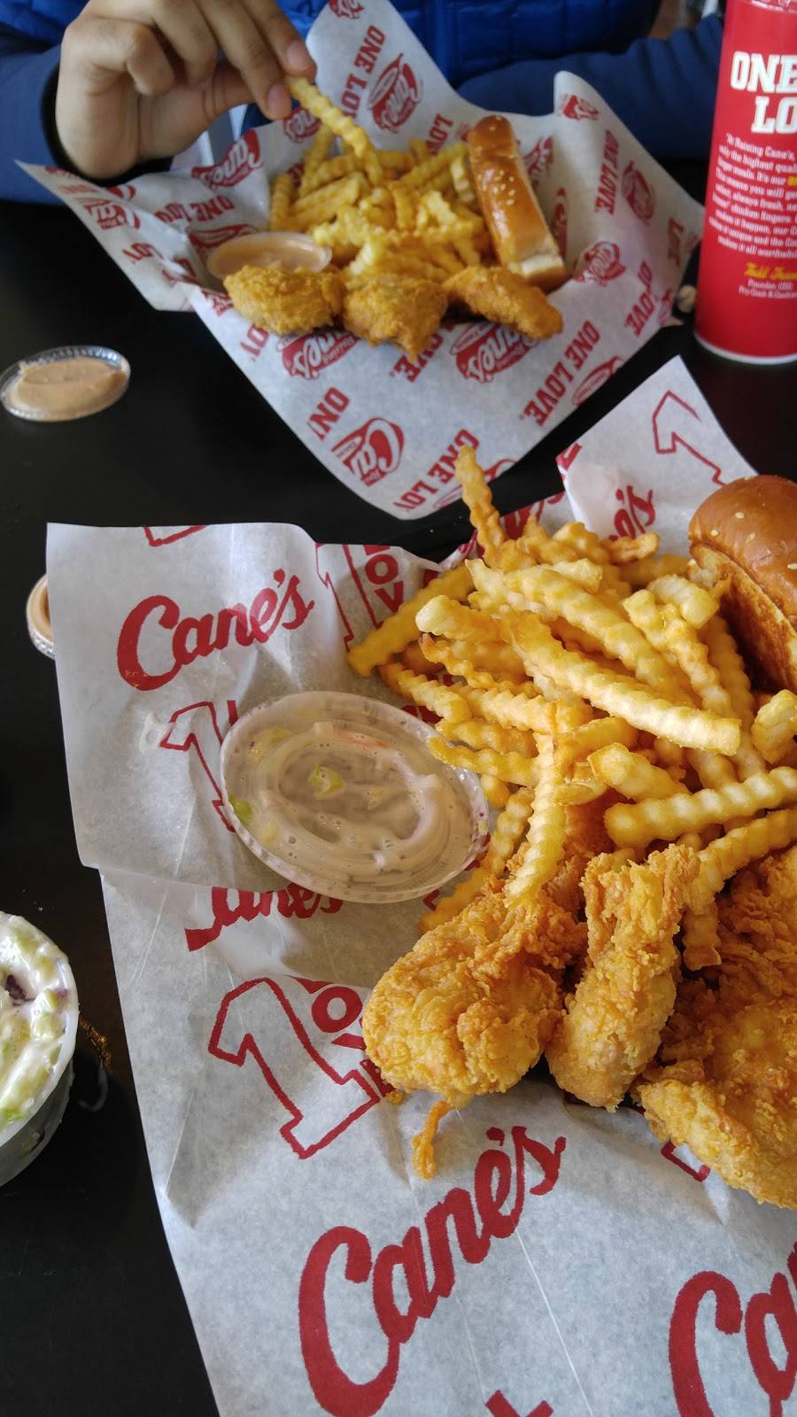 Raising Canes Chicken Fingers | meal takeaway | 1225 E 2nd St, Edmond, OK 73034, USA | 4058444192 OR +1 405-844-4192