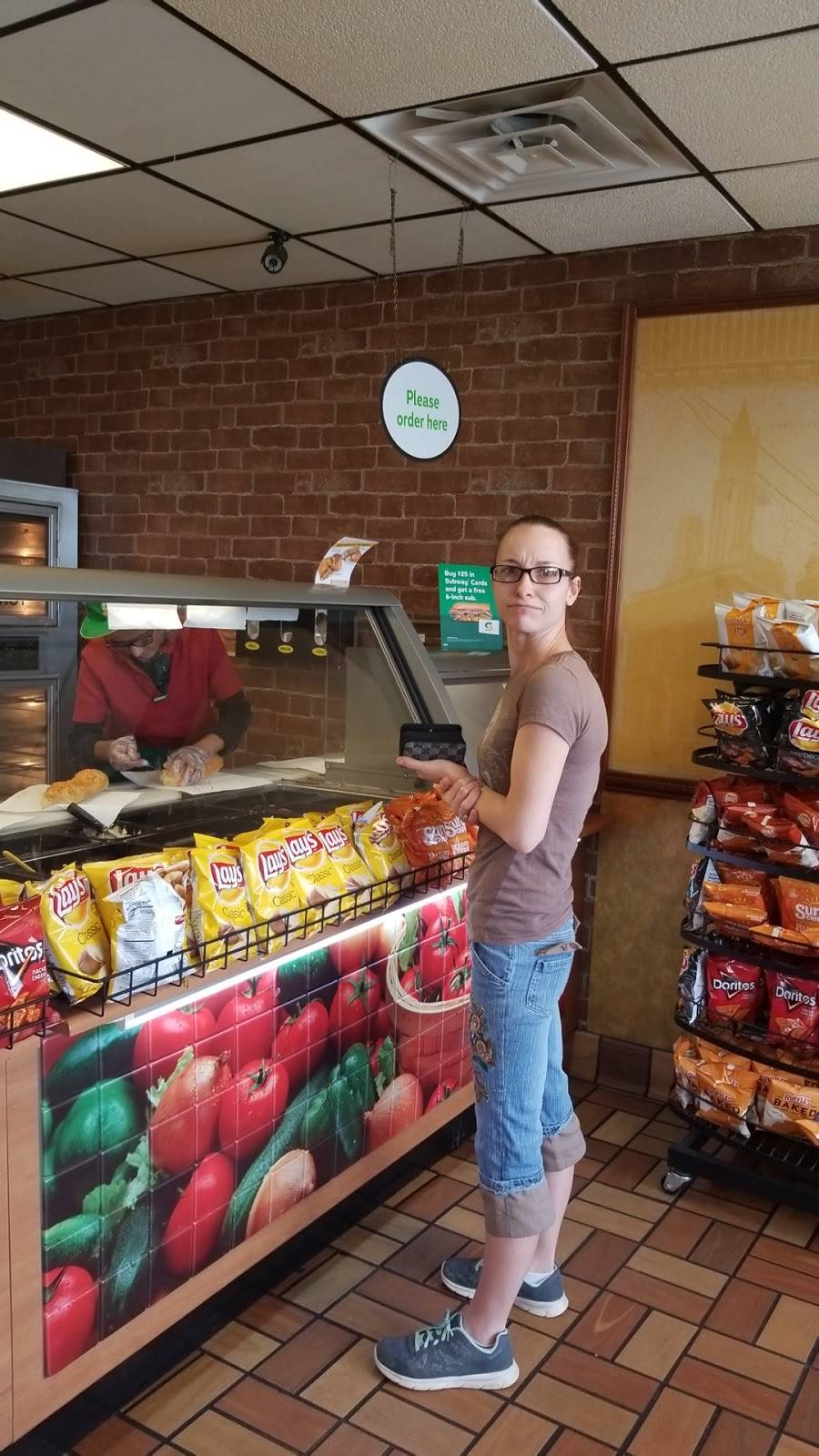 Subway Restaurants | restaurant | 704 S Cumberland St, Lebanon, TN 37087, USA | 6154437827 OR +1 615-443-7827