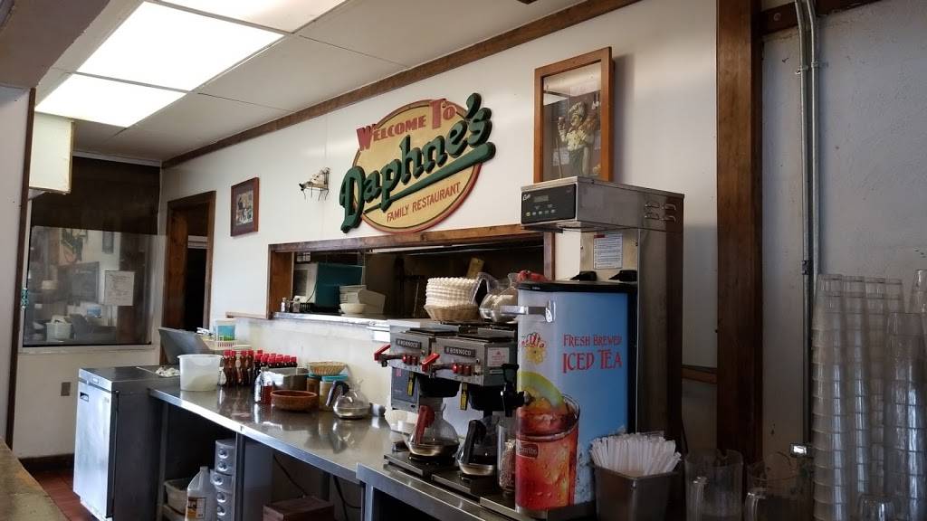 Daphnes Family Restaurant | restaurant | 720 Woodlawn Rd, Lincoln, IL 62656, USA | 2177351699 OR +1 217-735-1699