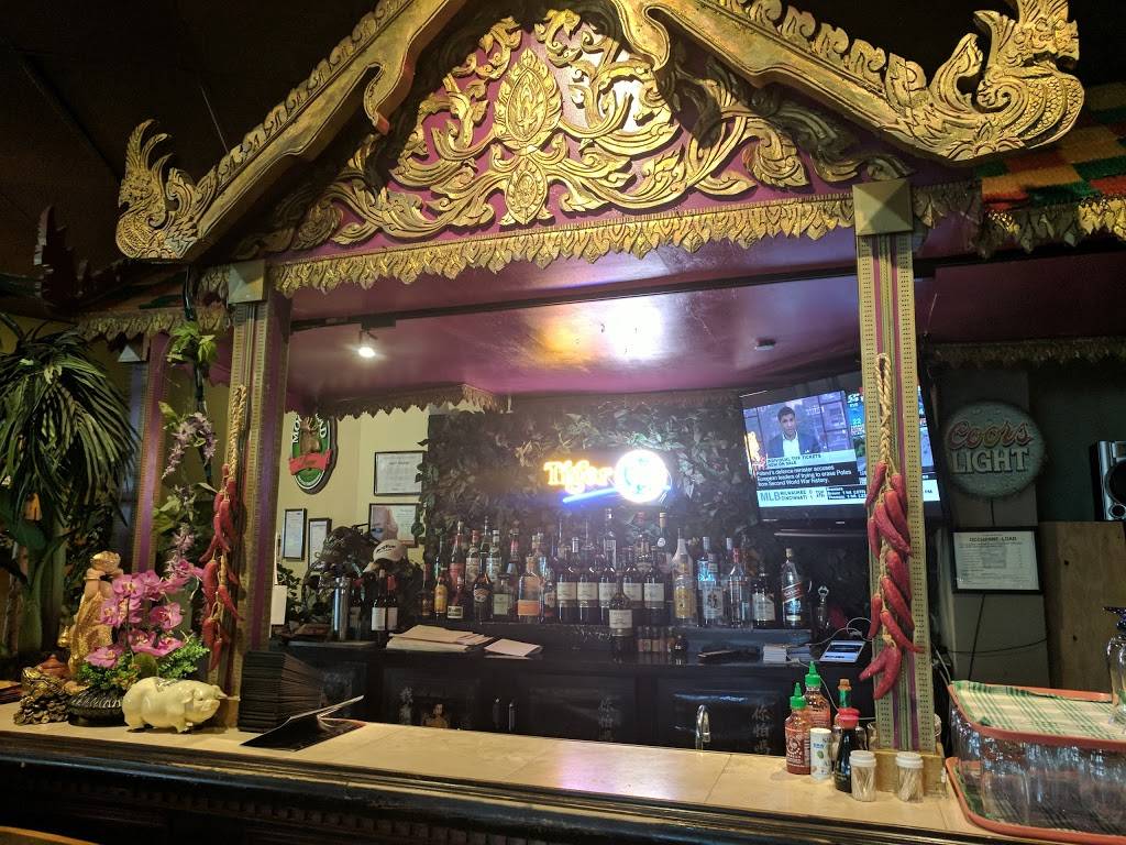 Spice Thai Cafe | restaurant | 246 Queens Quay W, Toronto, ON M5J 1B5, Canada | 4165980600 OR +1 416-598-0600