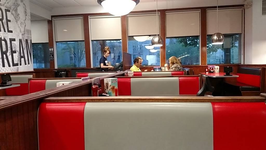 Friendlys | restaurant | 519 Heritage Rd, Southbury, CT 06488, USA | 2032648858 OR +1 203-264-8858