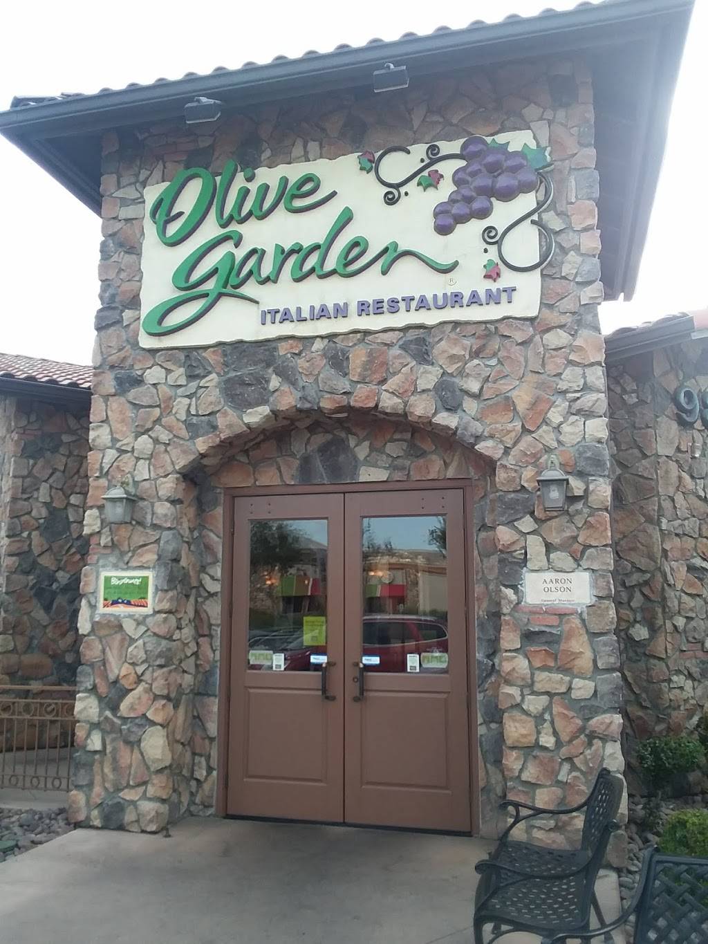 Olive Garden Italian Restaurant | meal takeaway | 9800 Mission Gorge Rd, Santee, CA 92071, USA | 6195621622 OR +1 619-562-1622