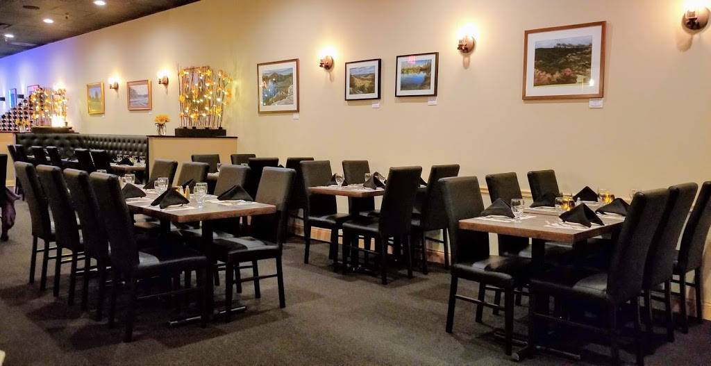 Roccos Fine Dining | restaurant | 5 New Paltz Plaza, New Paltz, NY 12561, USA | 8452557464 OR +1 845-255-7464