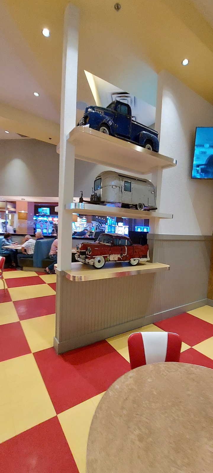 Pit Stop Diner | restaurant | 49806 Seminole Dr, Cabazon, CA 92230, USA | 9517555550 OR +1 951-755-5550